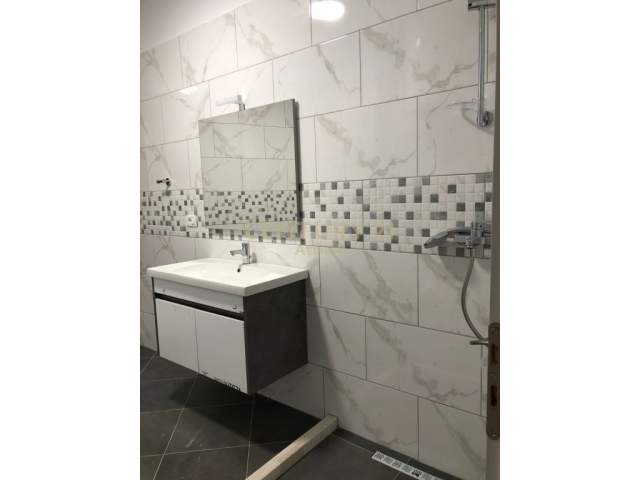 Tirane, jepet me qera apartament 2+1 400 Euro (FRESK)