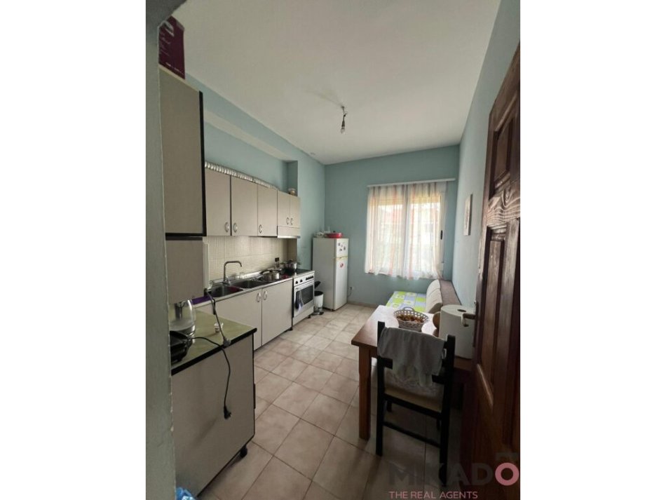 jepet me qera , 480 m² 400 €