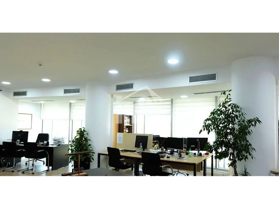 Tirane, jepet me qera zyre , 140 m² 3.400 € (BULEVARDI “BAJRAM CURRI”)