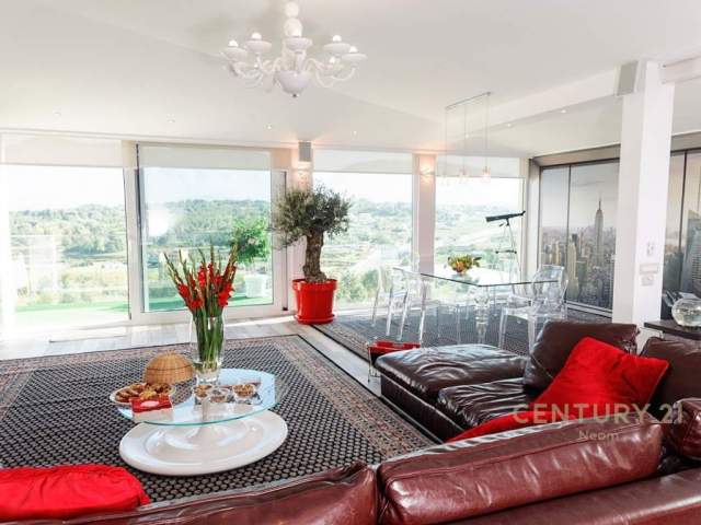 Tirane, shitet Penthouse 2+1 Kati 6, 202 m² 240 Euro (liqeni i thate)