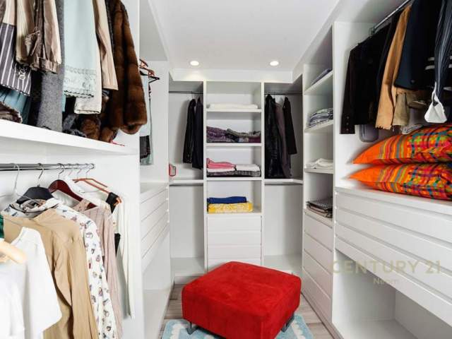 Tirane, shitet Penthouse 2+1 Kati 6, 202 m² 240 Euro (liqeni i thate)