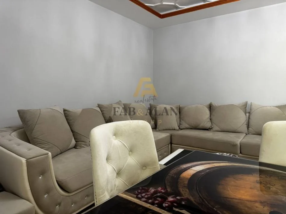 Tirane, jepet me qera apartament 3+1 Kati 3, 115 m² 750 € (Fresku)