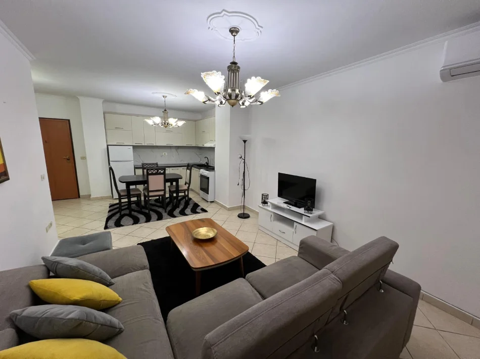 Tirane, jepet me qera apartament 2+1 Kati 4, 86 m² 650 € (Komuna e Parisit ,rruga Bilal Golemi)