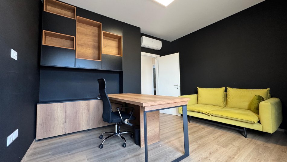 Tirane, jepet me qera zyre Kati 7, 160 m² 2.000 € (Rruga e Kavajes)