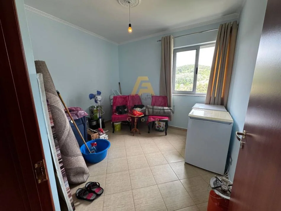 Tirane, jepet me qera apartament 3+1 Kati 3, 115 m² 750 € (Fresku)