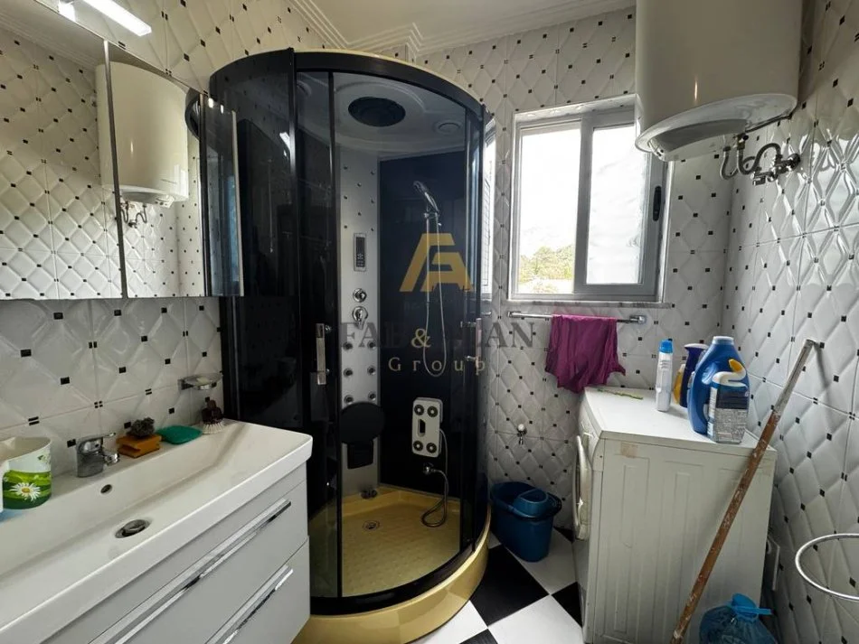 Tirane, jepet me qera apartament 3+1 Kati 3, 115 m² 750 € (Fresku)