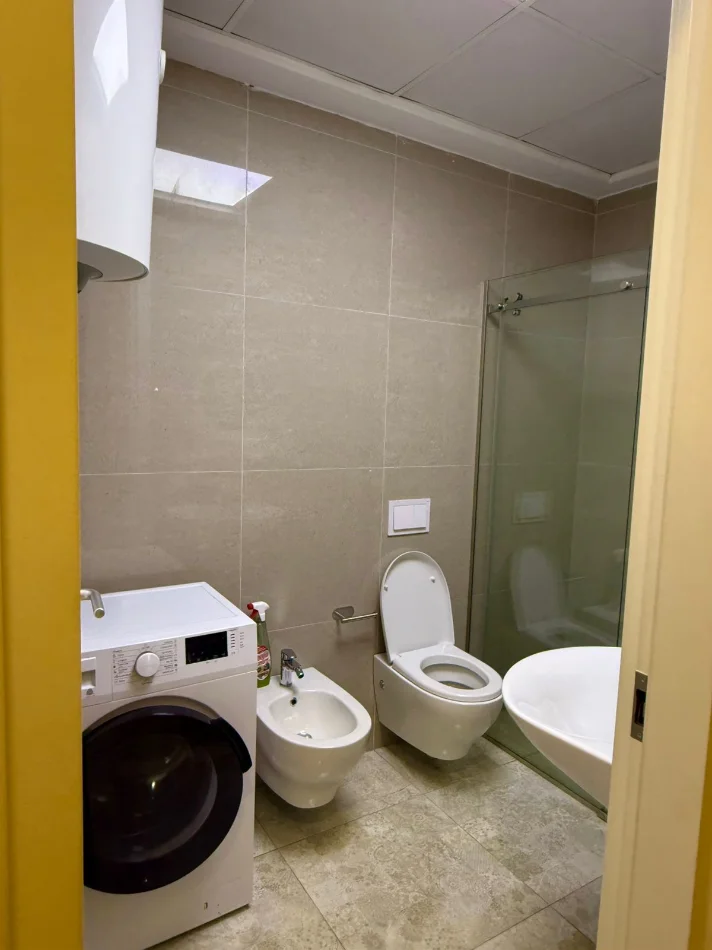 Tirane, jepet me qera apartament 2+1 Kati 6, 89 m² 750 € (Fiori Di Bosko)