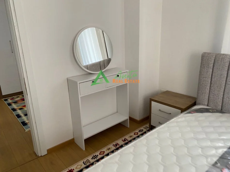 Tirane, jepet me qera apartament 1+1+Ballkon Kati 3, 70 m² 600 € (Rruga Mine Peza)