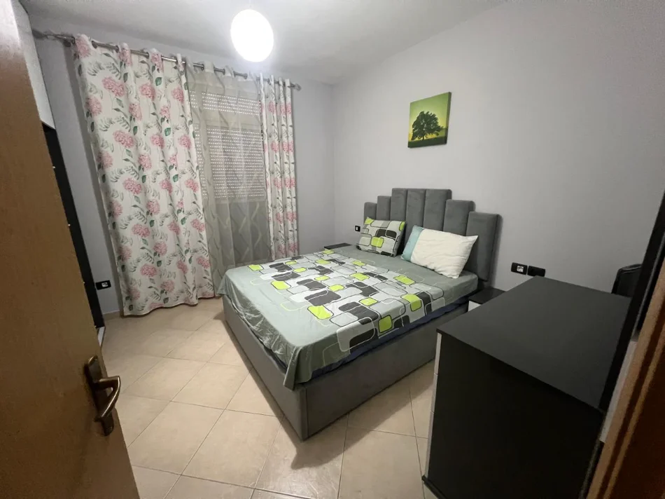 Shqiperi, jepet me qera apartament 1+1 Kati 6, 350 € 