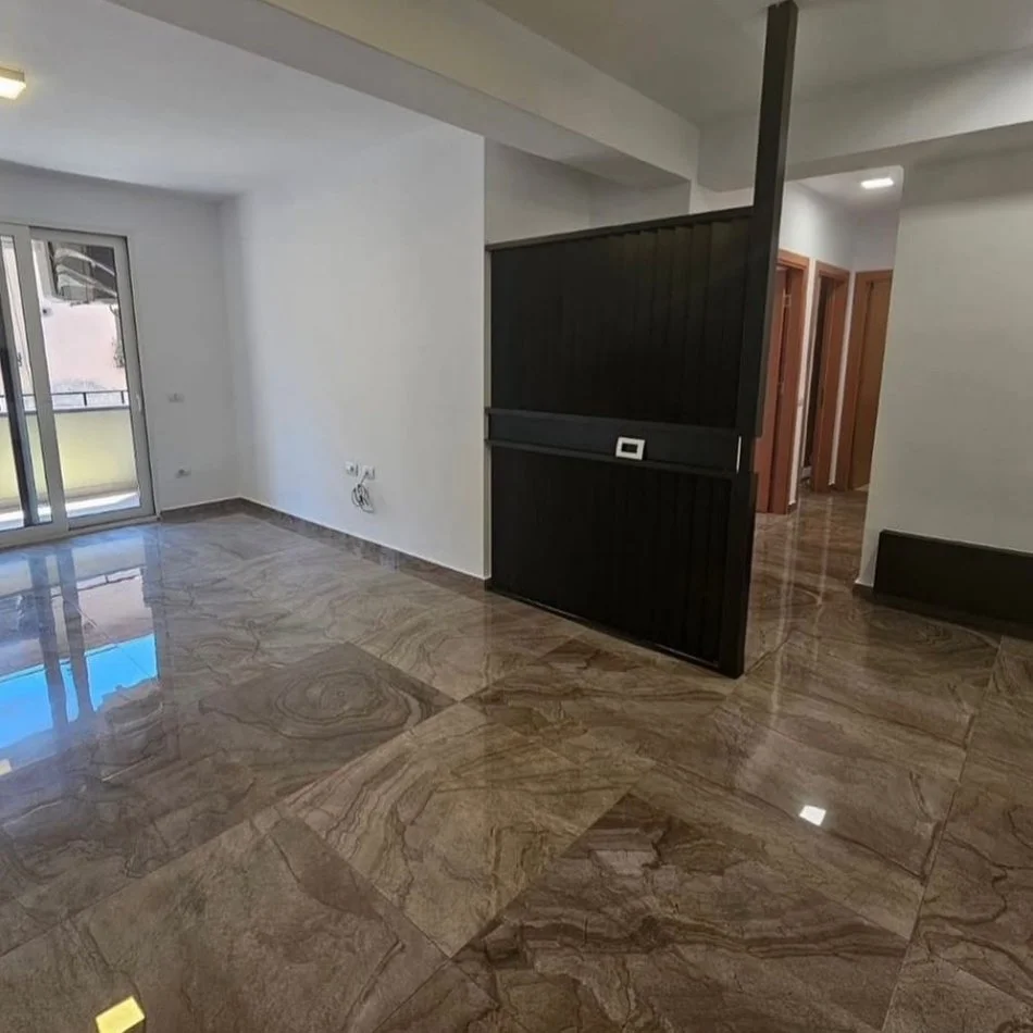 Tirane, jepet me qera zyre Kati 6, 1.000 € (Myslym Shyri)