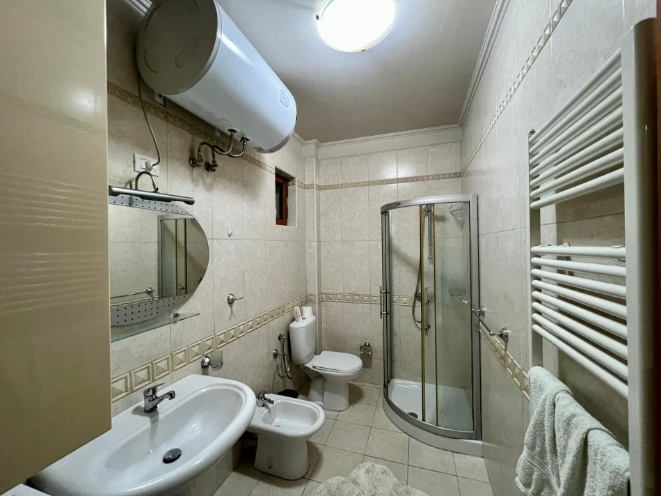 Tirane, jepet me qera apartament 1+1+Ballkon Kati 10, 70 m² 600 € (Shkolla e Baletit)