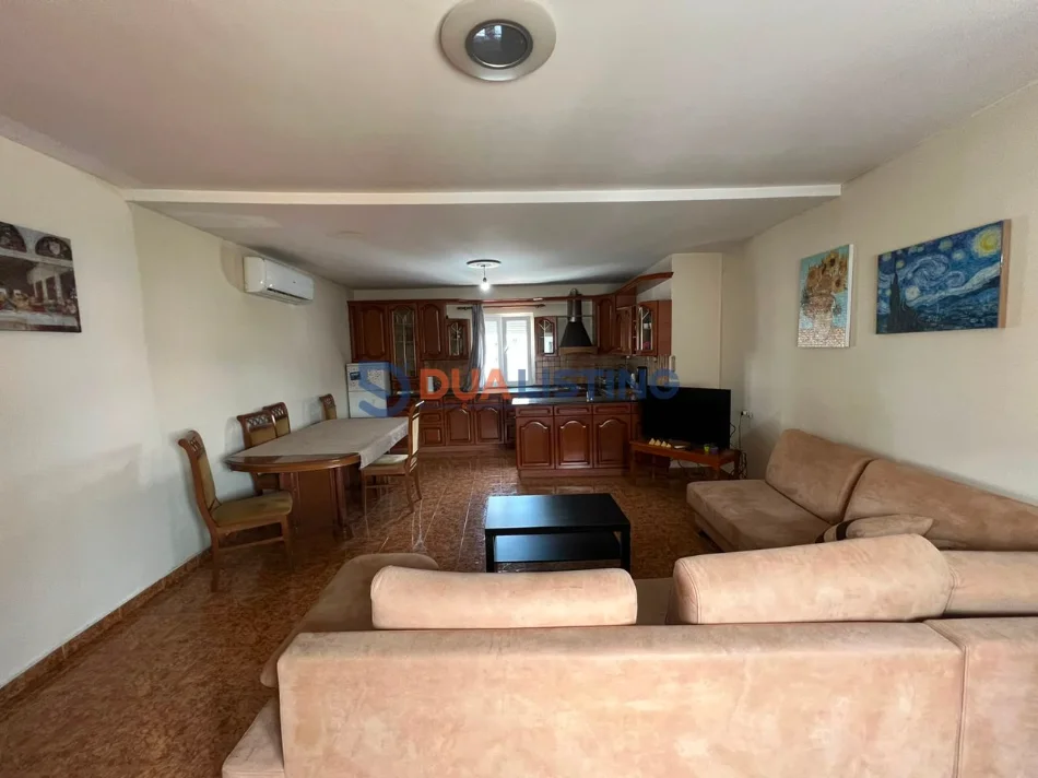 Tirane, jepet me qera apartament 2+1 , 700 € 