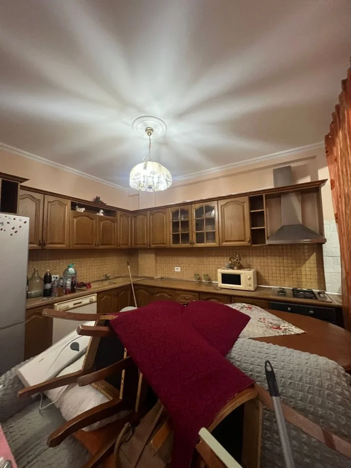 Shqipri, jepet me qera apartament 1+1+Ballkon Kati 0, 68 m² 400 € (RRuga e Mozaikut)