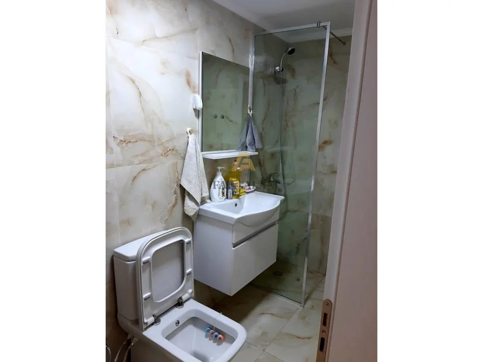 Tirane, shitet zyre Kati 0, 41 m² 95.000 € (Rruga Muhamet Gjollesha)