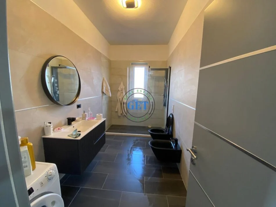 shitet shtepi Kati 2, 500 m² 210.000 € (Shkozet)