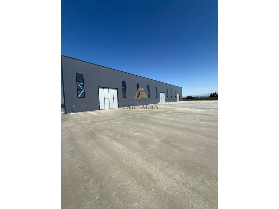 Durres, jepet me qera kapanon Kati 0, 9.600 m² 10.000 € (Fllake, Durres)