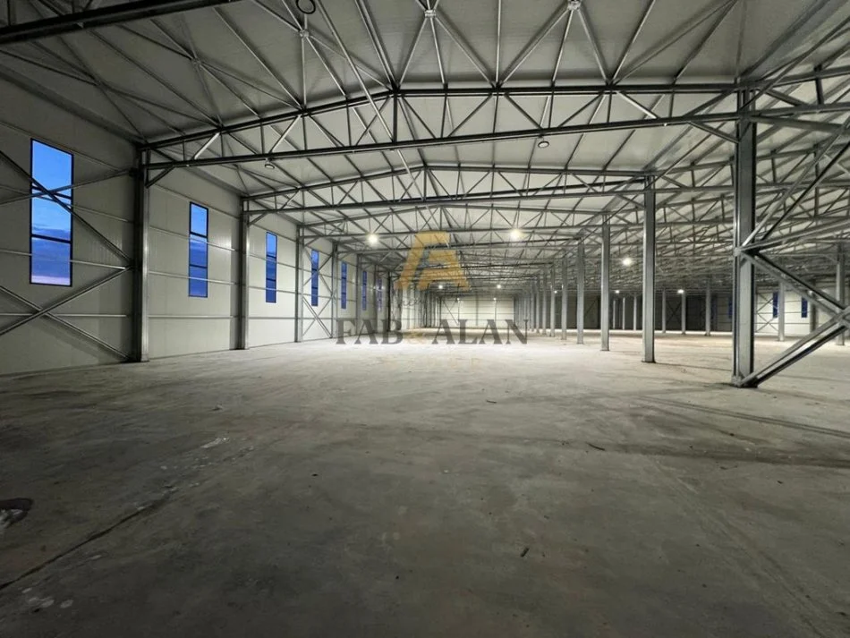 Durres, jepet me qera kapanon Kati 0, 9.600 m² 10.000 € (Fllake, Durres)