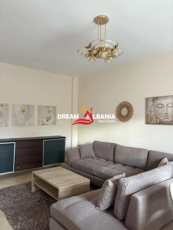 Tirane, jepet me qera apartament 2+1 , 90 m² 600 € (Pallati i Brigadave)