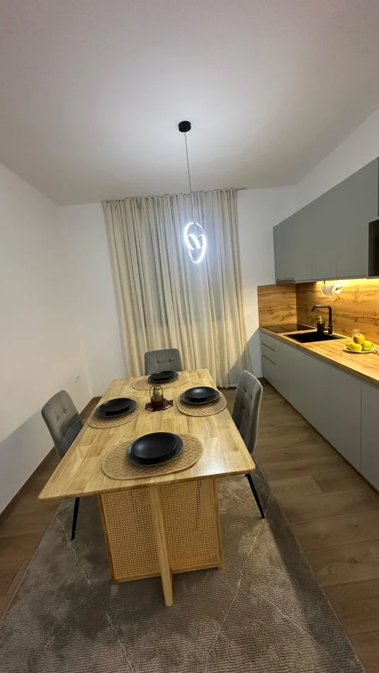 Tirane, jepet me qera apartament 2+1 Kati 2, 1 m² 850 € (Mine peza,Rruga e durresit)