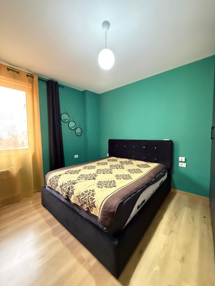 Tirane, jepet me qera apartament 3+1+Ballkon Kati 3, 95 m² 500 € (Kopshti Botanik)