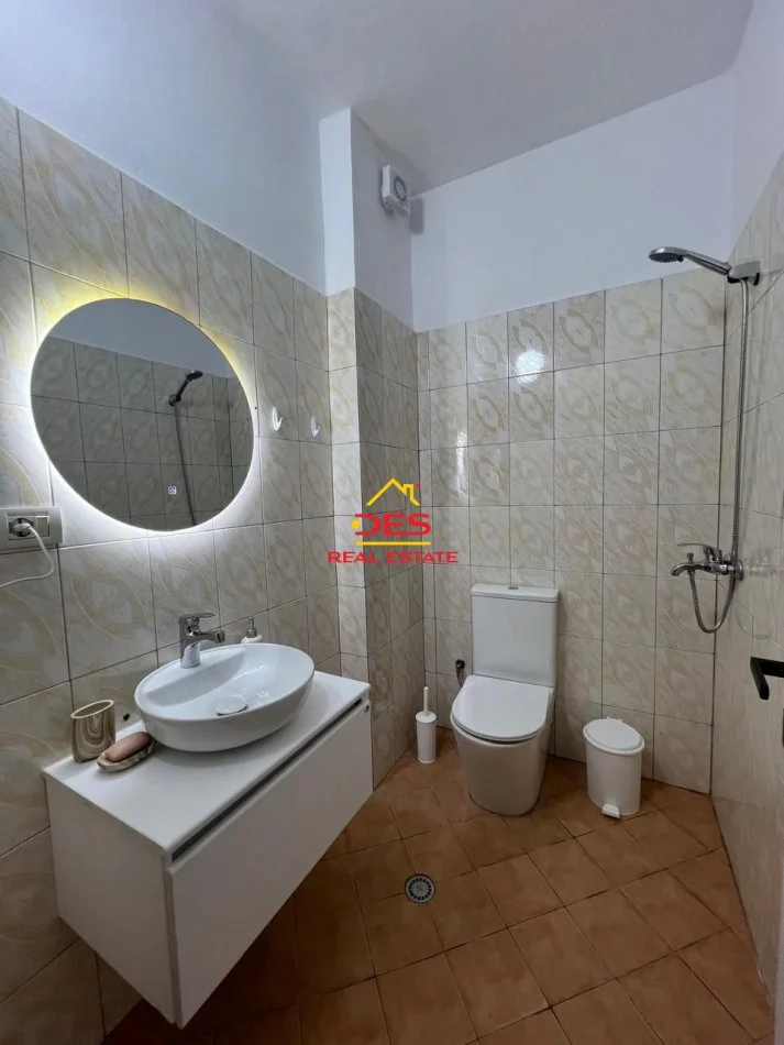 Vlore, jepet me qera apartament 2+1+Ballkon Kati 2, 115 m² 500 € (Rruga Jani Rexha)