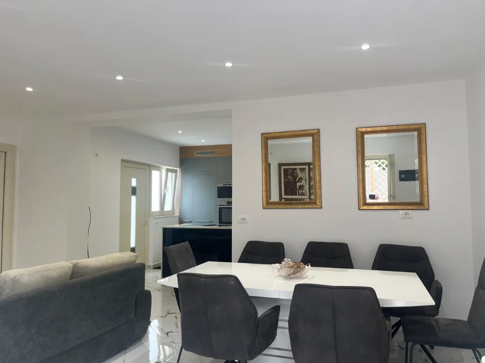 Tirane, jepet me qera apartament 2+1 Kati 0, 80 m² 550 € (Rruga Besa)