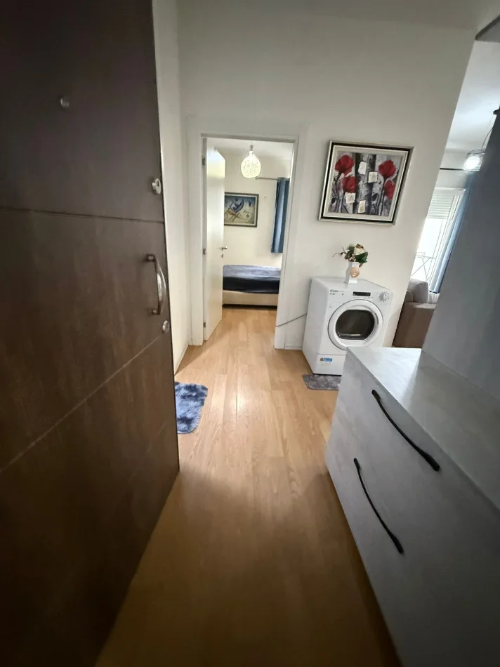 Tirane, jepet me qera apartament 1+1 Kati 5, 70 m² 500 € (Materniteti i Ri ne Brryl)