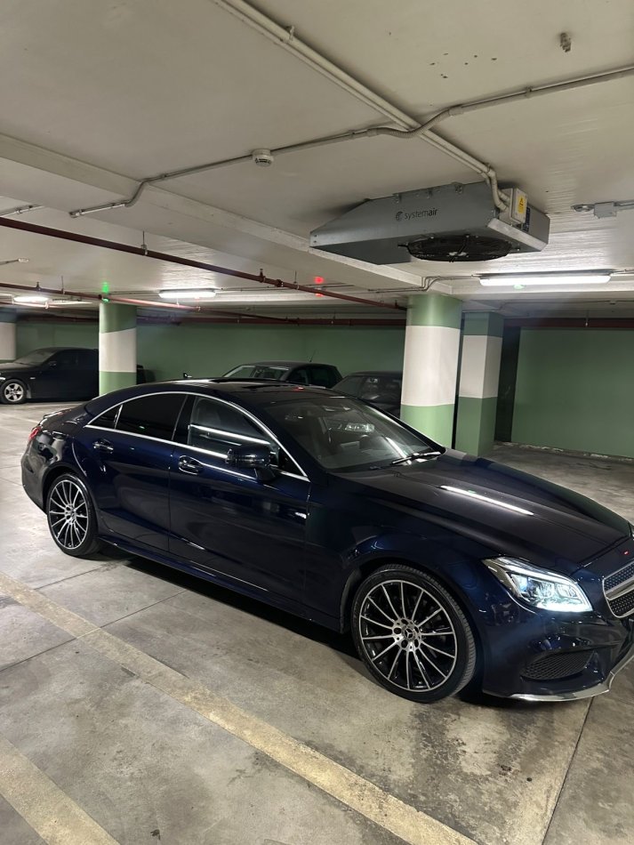 Tirane, shes Nafte, blu e errët automatik Klima 155.000 km 21.000 €