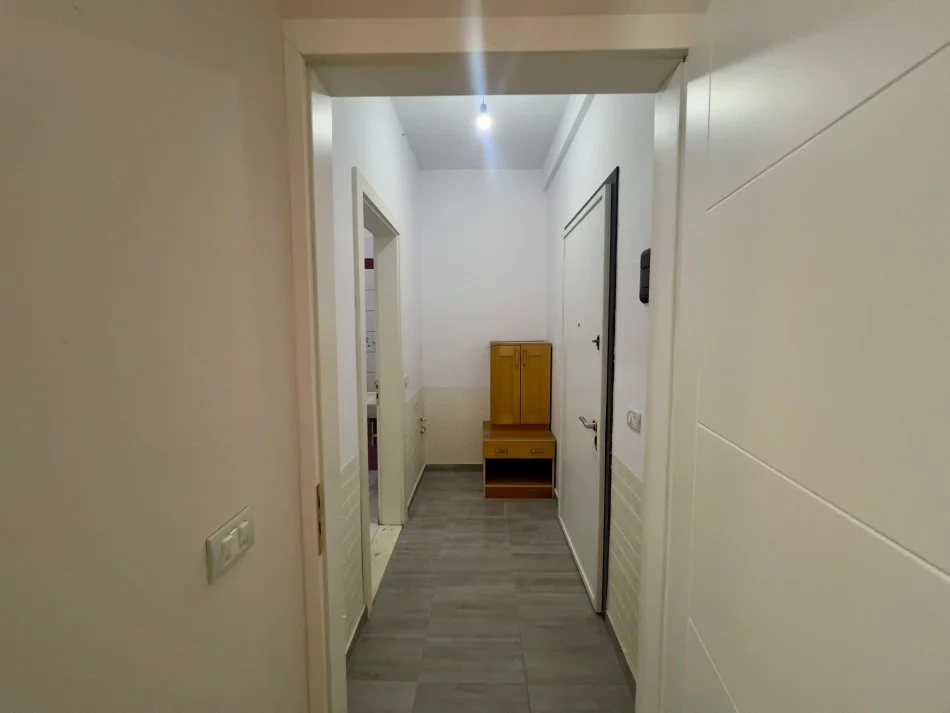 Tirane, jepet me qera 3+1+Ballkon Kati 9, 90 m² 600 € (ish fusha e Aviacionit)