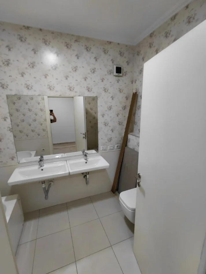 Tirane, jap me qera zyre Kati 5, 131 m² 1.300 € 