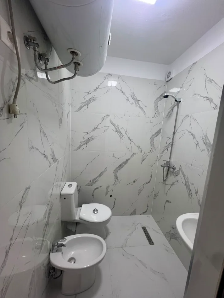 Tirane, shitet apartament 1+1 Kati 2, 35 m² 65.000 € (Fresku)