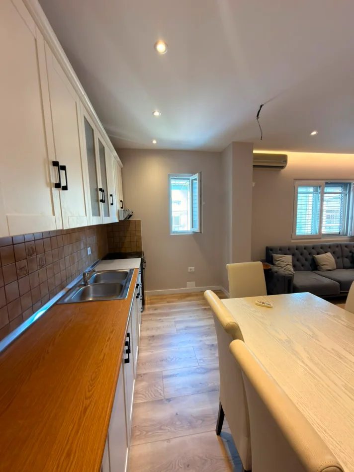 Tirane, shes apartament 2+1+Ballkon Kati 3, 106 m² 220.000 € 
