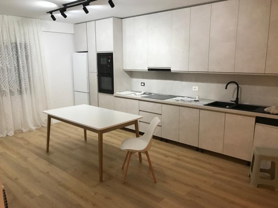 APARTAMENT 2+1+2 ME QIRA  800 € (KOPSHTI BOTANIK)