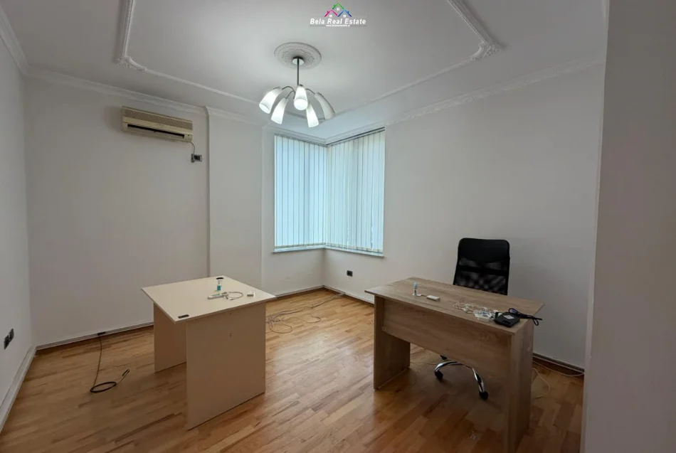 Tirane, jepet me qera zyre Kati 5, 107 m² 850 € (Rruga George W.Bush)
