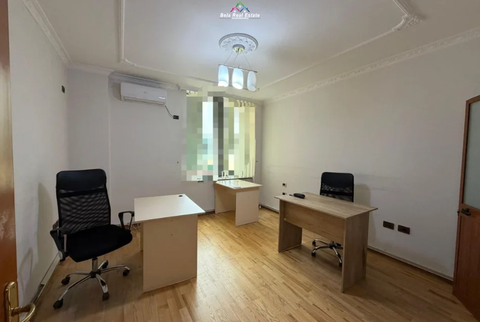 Tirane, jepet me qera zyre Kati 5, 107 m² 850 € (Rruga George W.Bush)