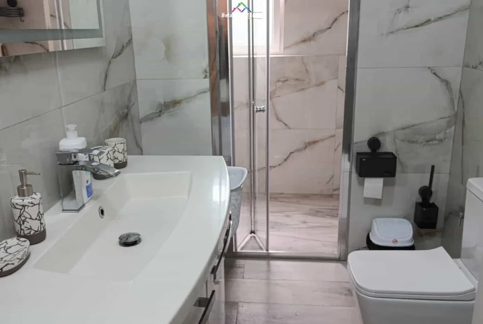 Tirane, jepet me qera apartament 2+1 Kati 1, 75 m² 520 € (kombinat)