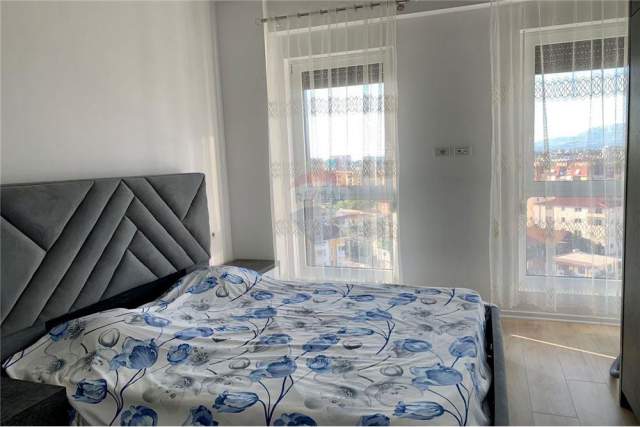 Tirane, jepet me qera apartament 1+1 Kati 8, 68 m² 400 Euro (komoleksi Kontakt)