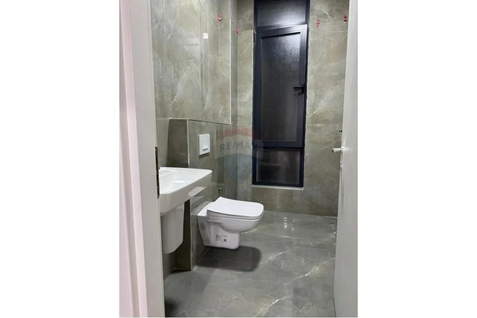 Tirane, jepet me qera apartament 2+1+Ballkon , 98 m² 600 € (Ish Dogana)