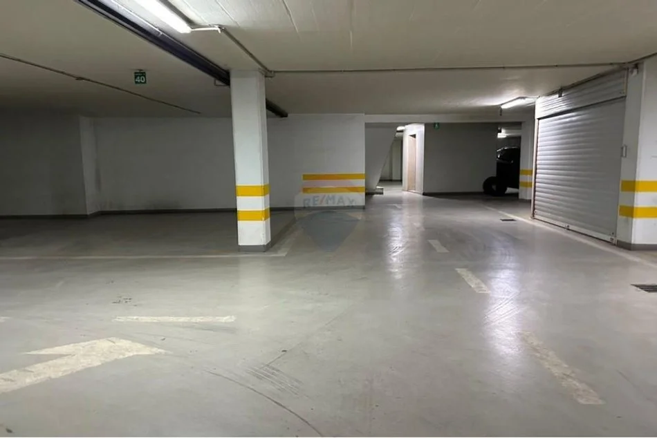 jepet me qera , 330 m² 4.000 € (Rruga e Kavajes Perball Delijorgjit)