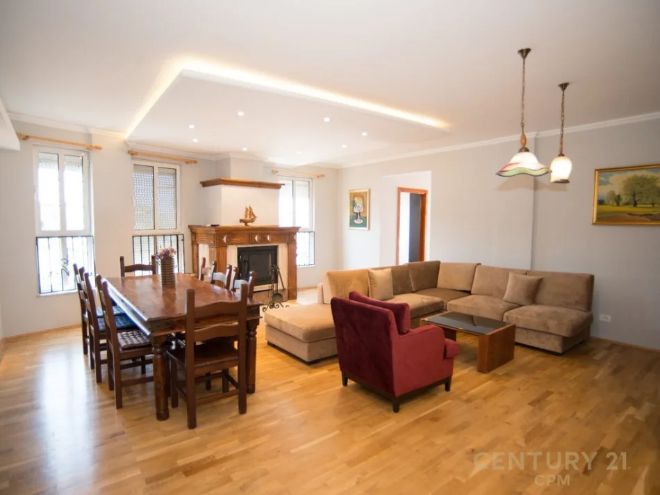 Tirane, shes apartament duplex 1+1 Kati 4, 263 m² 610.000 € (Qender)