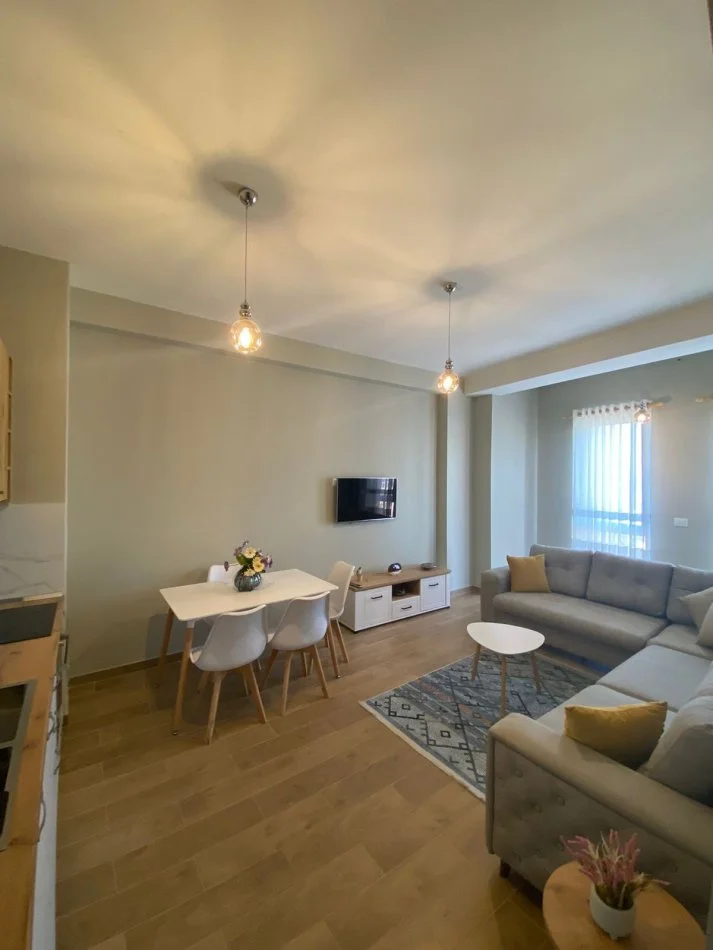 Tirane, jepet me qera apartament 1+1 Kati 7, 72 m² 650 € (rruga riza cerova)