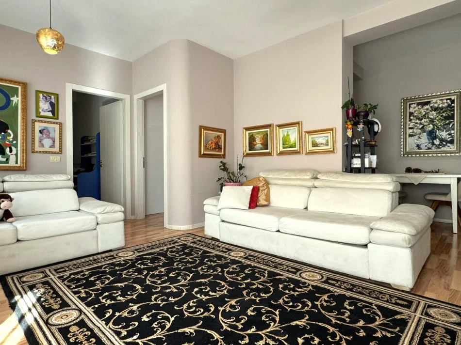 Tirane, shitet apartament 2+1 , 95 m² 254.000 € 