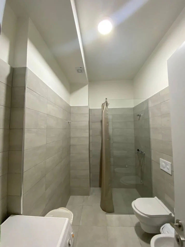 Tirane, jepet me qera apartament 1+1 Kati 7, 72 m² 650 € (rruga riza cerova)