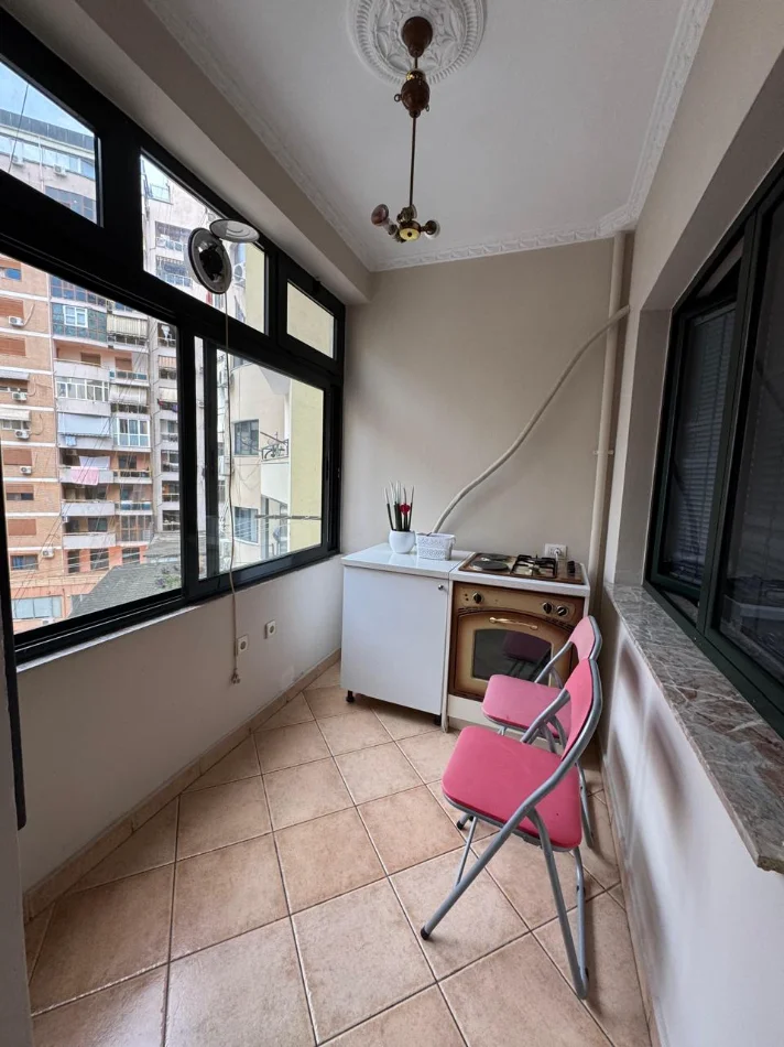 Tirane, shitet apartament 2+1 , 235.000 € (Buze unaze)