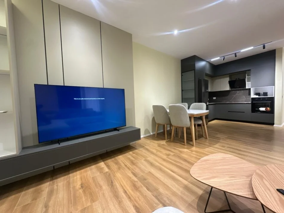 Tirane, shitet apartament 1+1 , (Galeria Roma)