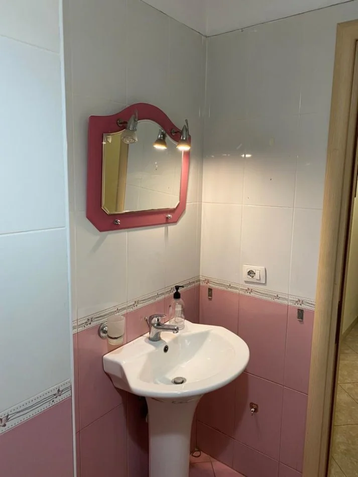 Tirane, jepet me qera apartament 2+1+Ballkon Kati 7, 75 m² 450 € (Don Bosko, pranë Vodafone)