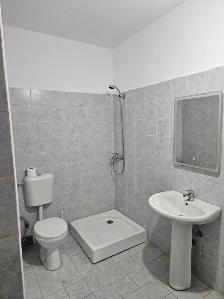 Tirane, jepet me qera apartament 3+1 Kati 6, 120 m² 550 € (Rruga Sokrat Miho)