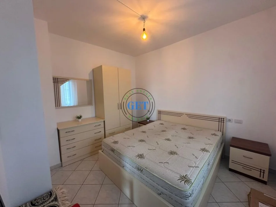 Durres, jepet me qera apartament 1+1 Kati 8, 50 m² (Plazh Rrota e Kuqe)