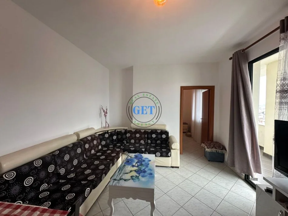 Durres, jepet me qera apartament 1+1 Kati 8, 50 m² (Plazh Rrota e Kuqe)