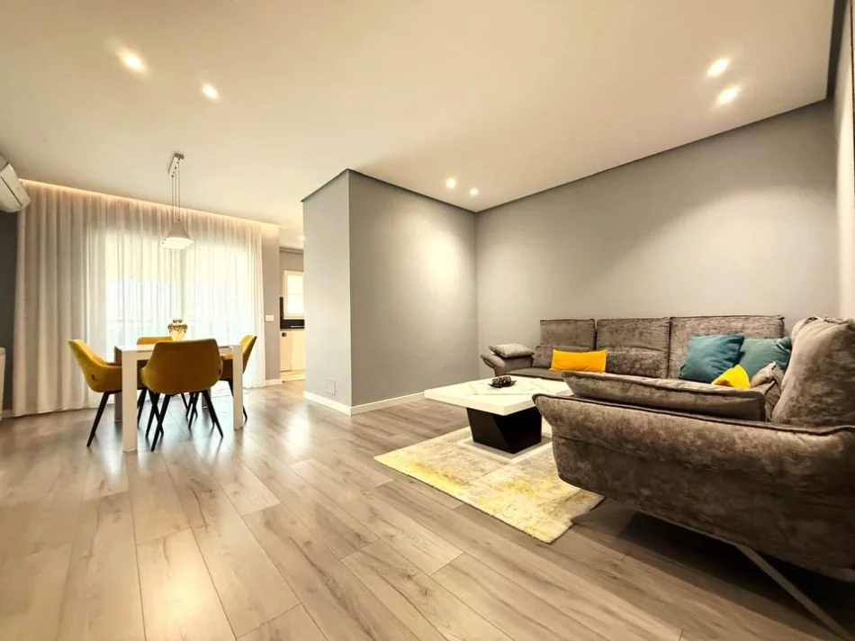 Tirane, shitet apartament 2+1 , 108 m² 22.900.000 € (Buze Lanes)